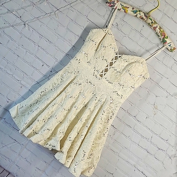 B. SMART White Floral Lace Sequin Mini Summer Dress Juniors Size 9 - Picture 4 of 16